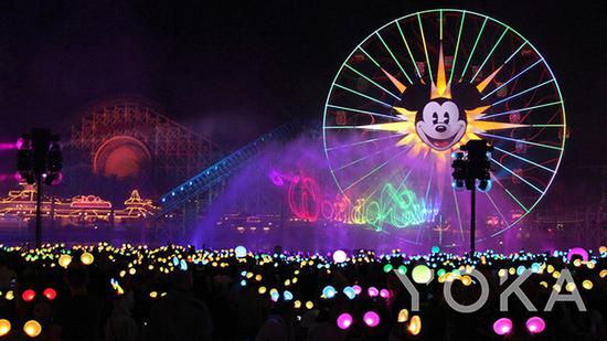 迪士尼乐园水舞表演 图片来自迪士尼官网