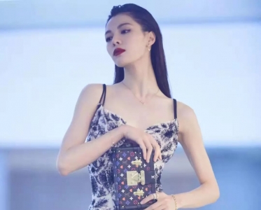 刘诗诗倪妮带着超优美体态 又来吸