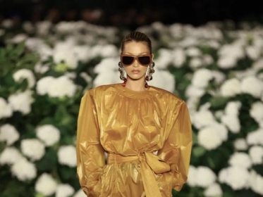 衣服也要和刷剧一样，开启“冬季复古循环模式”！